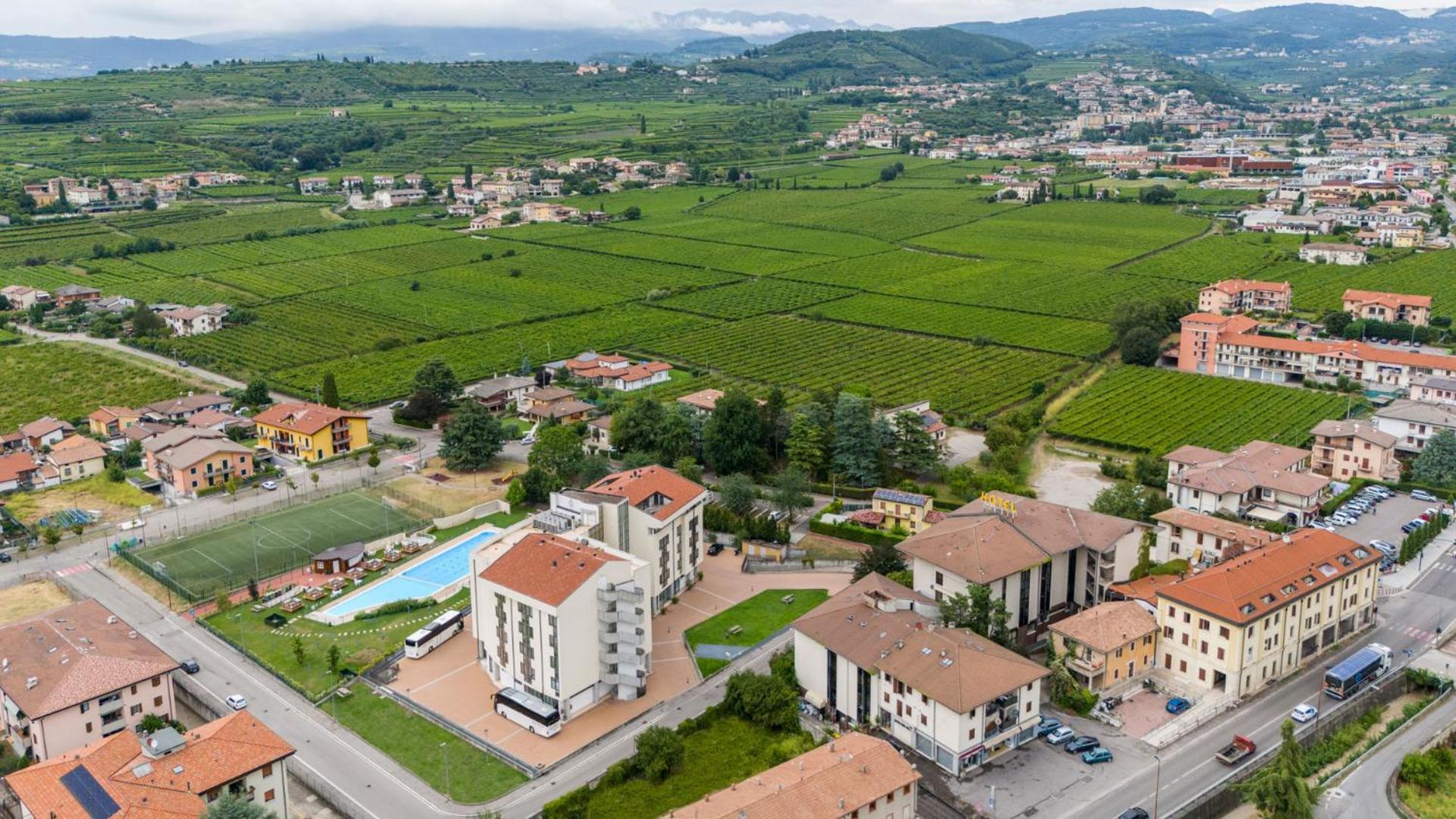 Kona Hotel Verona By Kleos Group Collection Negrar Bagian luar foto